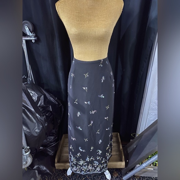 Black maxi skirt - Picture 1 of 3